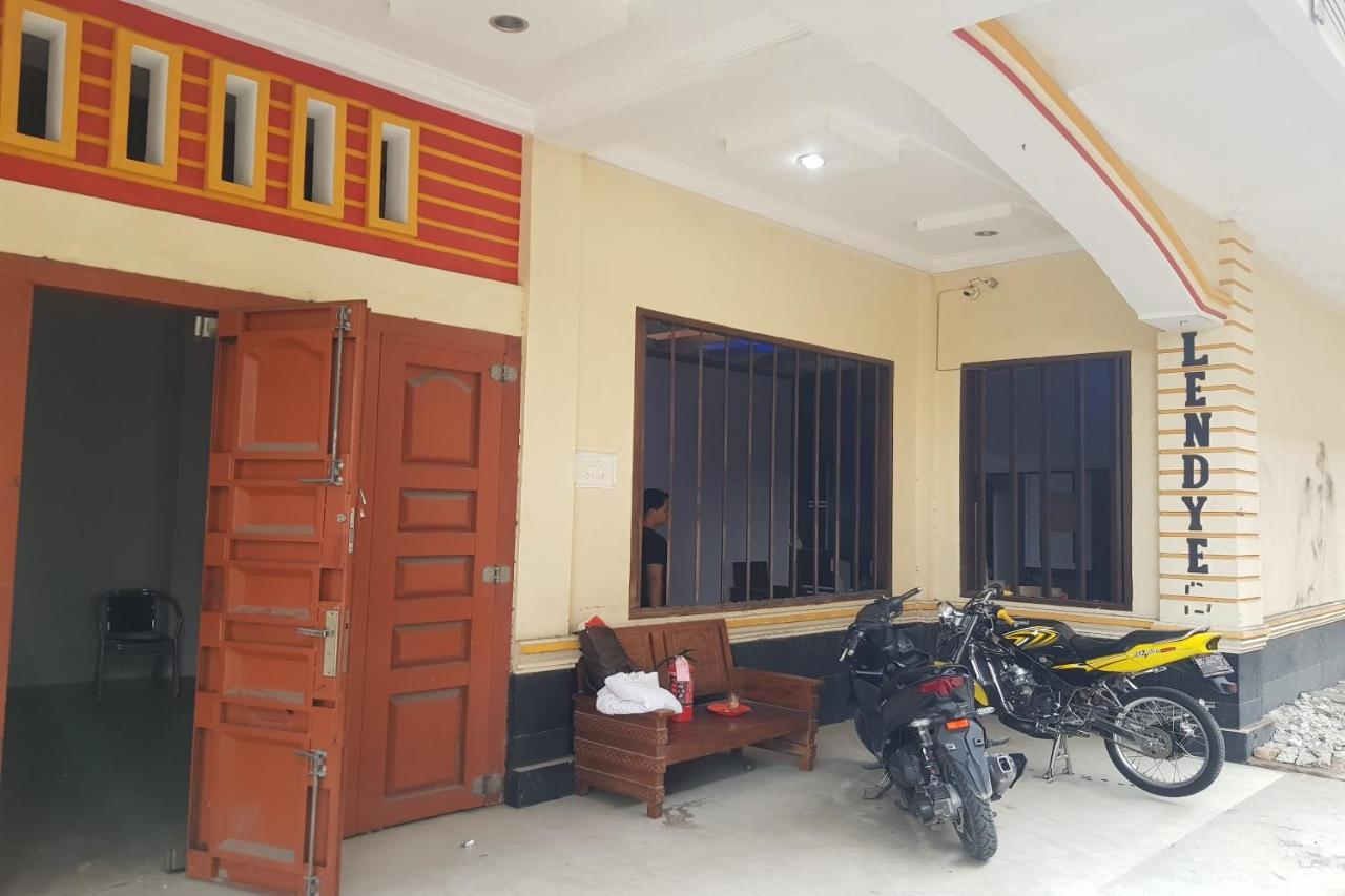 Oyo 91647 Sanina Residence 先达 外观 照片